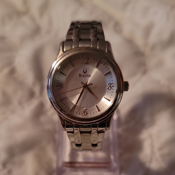 Bulova Ladies Watch 30mm Quartz Silver Dial Stainless Steel Band 96L005 - Picture 1 of 8